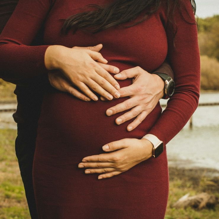 Pregnant-couple-unsplash