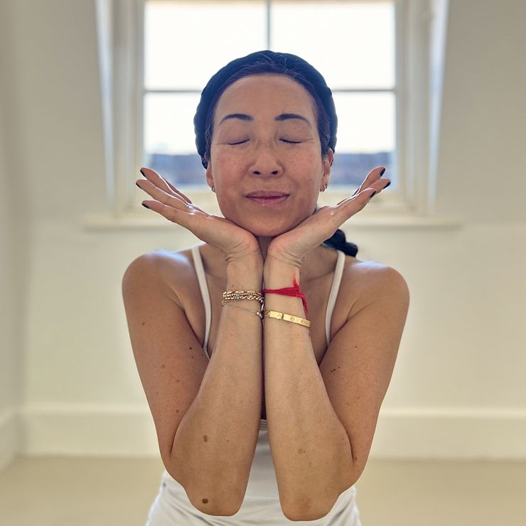Sue Yen-bareface